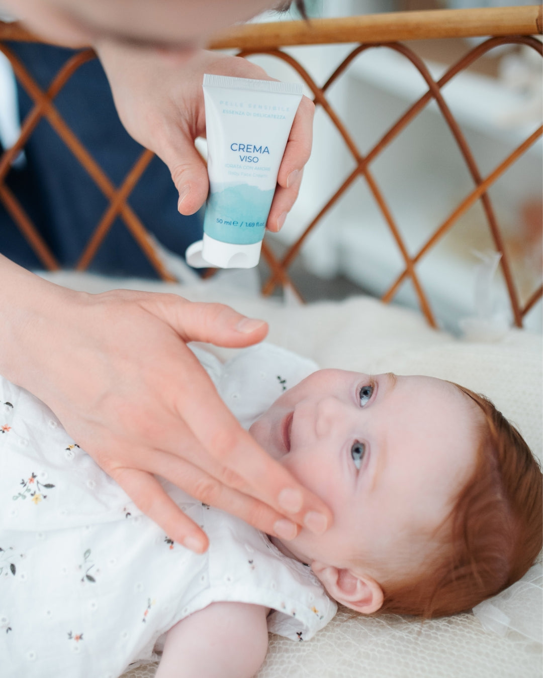 Crema viso naturale per neonato, idratante e delicata per pelli sensibili, Made in Italy.