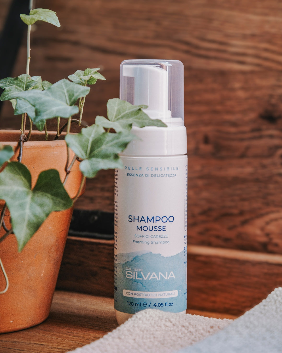 Shampoo mousse Silvana per bambini, cosmetico naturale delicato per pelli sensibili, Made in Italy.